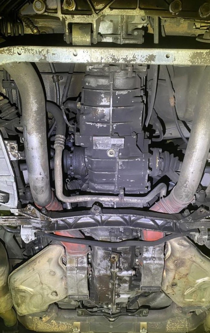 Boîte de transfert 4x4 - avant/après décapage cryogénique — avant