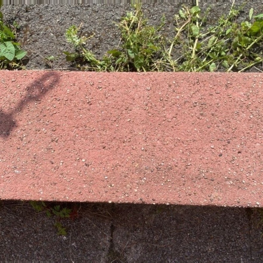 Bordure en pierre - avant/après décapage cryogénique — après