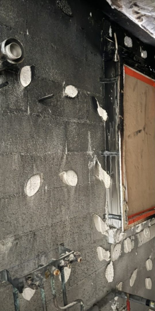 Décontamination après incendie - avant/après décapage cryogénique — avant