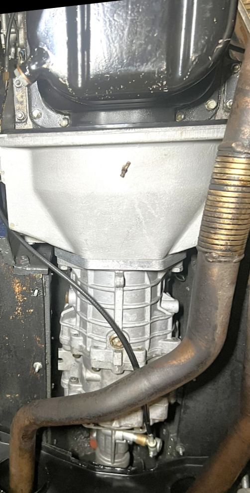 Dessous de boîte de vitesses - avant/après décapage cryogénique — après