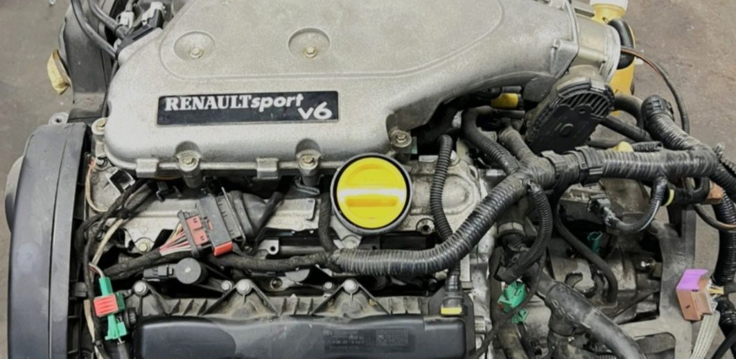 Moteur RenaultSport V6 - avant/après décapage cryogénique — avant