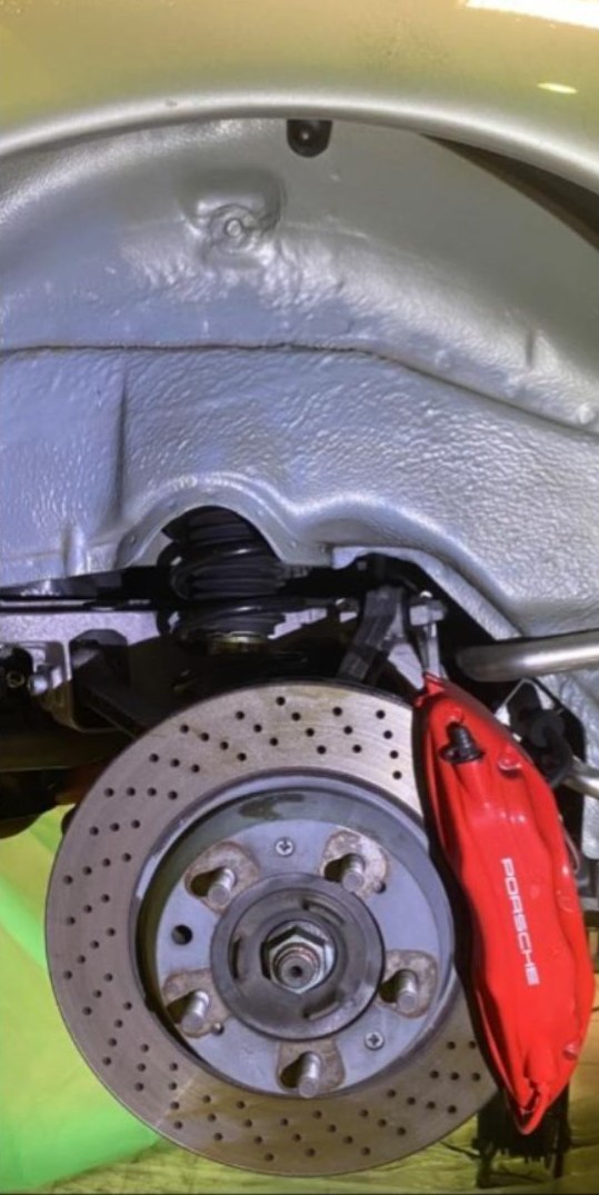 Passage de roue Porsche - avant/après décapage cryogénique — après