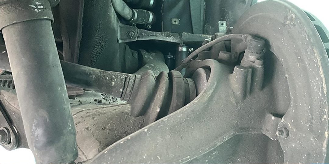 Triangle de suspension - avant/après décapage cryogénique — avant