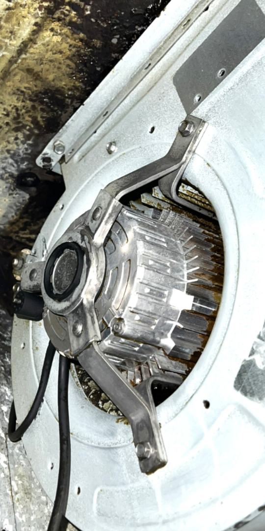 Turbine & moteur industriel - avant/après décapage cryogénique — après