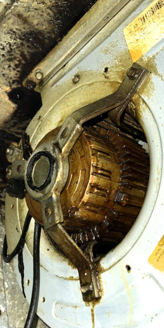 Turbine & moteur industriel - avant/après décapage cryogénique — avant